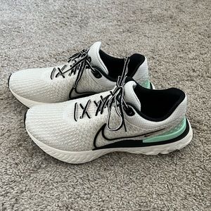 Nike React Infinity 3 (size: 9.5, color: phantom black mint)